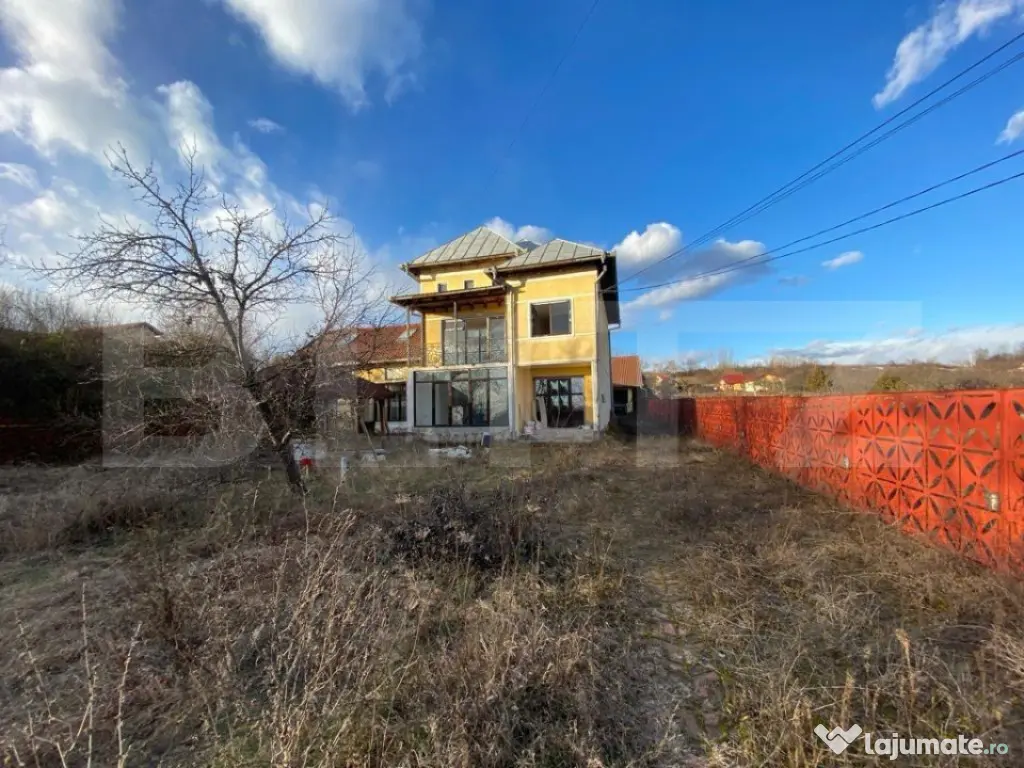 Casa individuală în regim P+1+M, teren 1100 mp, cartier Dr - Dragoeni (Gorj)