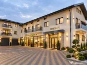 Bloc de locuinte/birouri cu spatii comerciale la parter, zon 