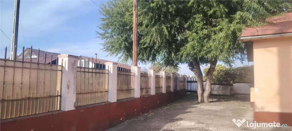 Casa cu 2 fronturi si pozitie foarte buna pe dn 1 A in Lipan - Lipanesti (Prahova)