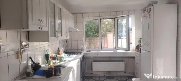 Casa cu 2 fronturi si pozitie foarte buna pe dn 1 A in Lipan - Lipanesti (Prahova)