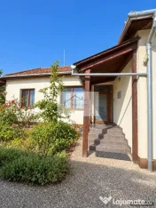 Casa de inchiriat in cartierul Andrei Muresanu-zona linistita 