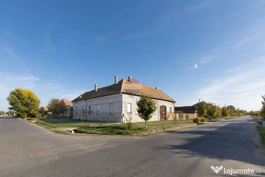 Casă / Vilă cu 4 camere de vânzare în zona Central - Nădlac - Nadlac (Arad)