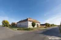 Casă / Vilă cu 4 camere de vânzare în zona Central - Nădlac 