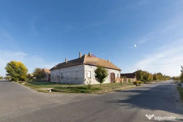 Casă / Vilă cu 4 camere de vânzare în zona Central - Nădlac - Nadlac (Arad)