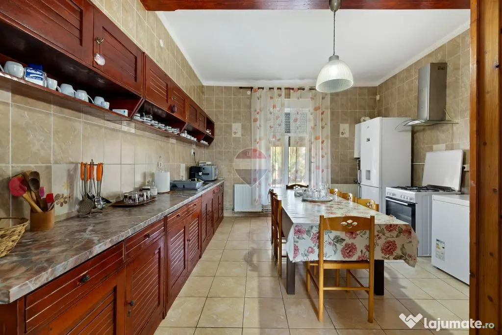 Casă / Vilă cu 4 camere de vânzare în zona Central - Nădlac - Nadlac (Arad)