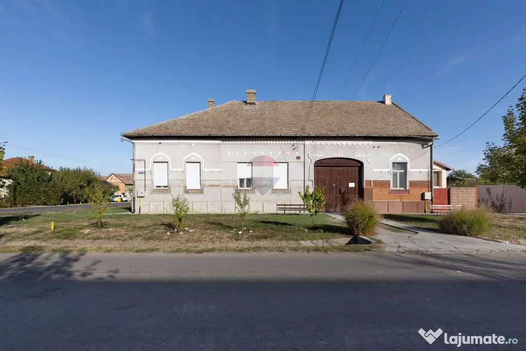 Casă / Vilă cu 4 camere de vânzare în zona Central - Nădlac - Nadlac (Arad)