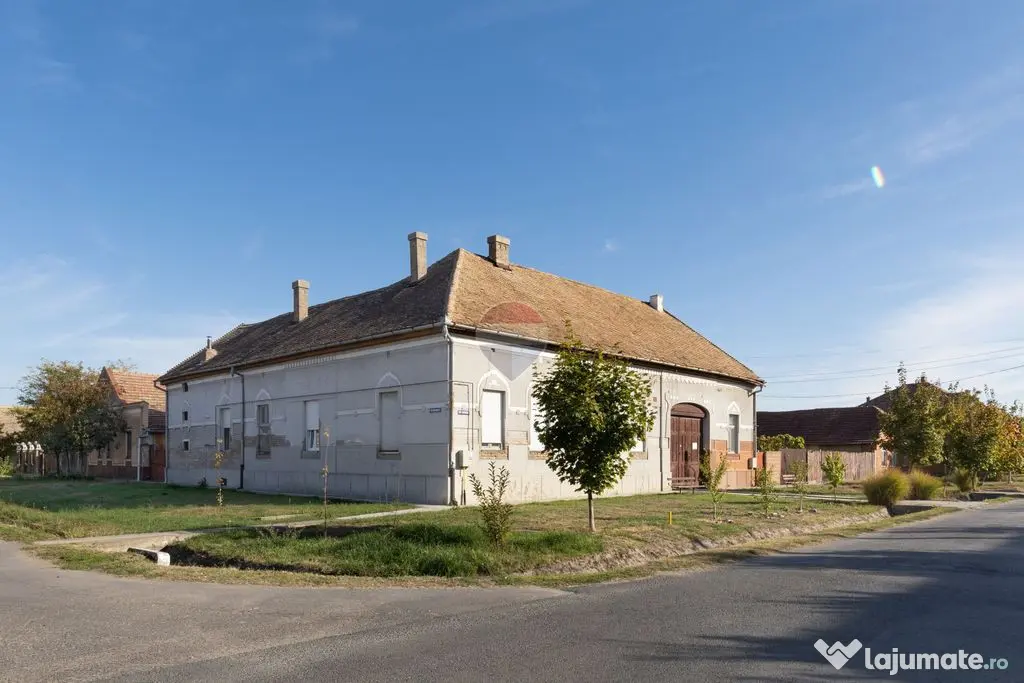 Casă / Vilă cu 4 camere de vânzare în zona Central - Nădlac - Nadlac (Arad)