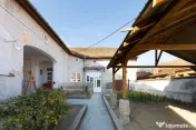 Casă / Vilă cu 4 camere de vânzare în zona Central - Nădlac