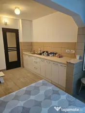 Apartament de 2 camere zona TRACTORUL,