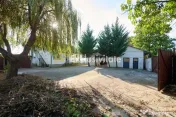 Casa de locuit + hala 136 mp in aceesi curte Maracineni Argeselu 
