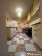 Ap 2 cam Drumul Taberei, la metrou 