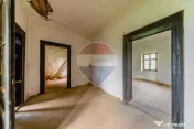 Casă de vacanta intr-o locatie de vis de vanzare in Carand,Romania 