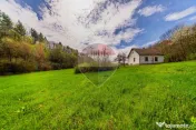 Casă de vacanta intr-o locatie de vis de vanzare in Carand,Romania 