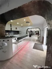 Casa - spatiu comercial - spalatorie auto - toate utilitatil 