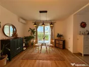 Triplex pe colt - mobilat si utilat complet - zona excelenta