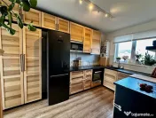 Triplex pe colt - mobilat si utilat complet - zona excelenta 