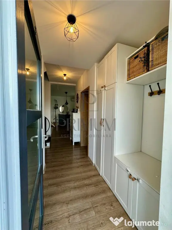 Triplex pe colt - mobilat si utilat complet - zona excelenta - Mosnita Veche (Timis)