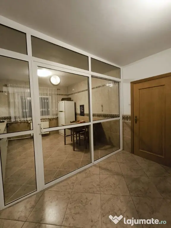 Proprietar inchiriez 3 camere vis-a-vis de MALL VITAN complet mobilat - Bucuresti (Bucuresti-Ilfov)