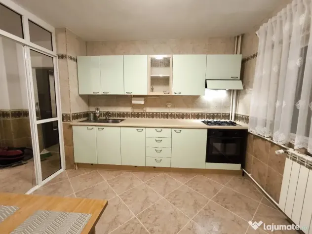 Proprietar inchiriez 3 camere vis-a-vis de MALL VITAN complet mobilat - Bucuresti (Bucuresti-Ilfov)