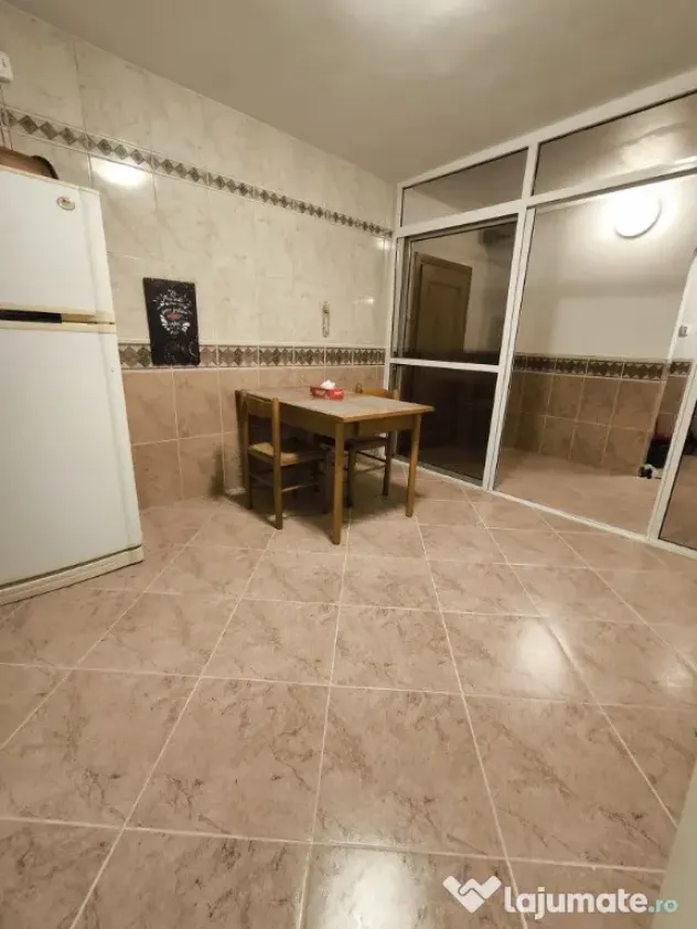 Proprietar inchiriez 3 camere vis-a-vis de MALL VITAN complet mobilat - Bucuresti (Bucuresti-Ilfov)