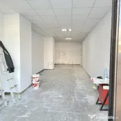 Spatiu comercial renovat cu vitrina - Semicentral 