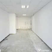 Spatiu comercial renovat cu vitrina - Semicentral 