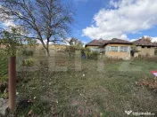 Casă cu 3 camere și un teren de 35,50 mp 