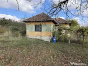 Casă cu 3 camere și un teren de 35,50 mp 
