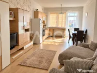 Apartament de vanzare 3 camere 2 bai balcon parcare intrare