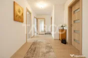 Apartament de vanzare 3 camere 2 bai balcon parcare intrare 