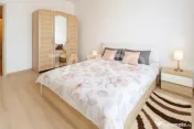 Apartament de vanzare 3 camere 2 bai balcon parcare intrare 