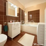 Apartament de vanzare 3 camere 2 bai balcon parcare intrare 