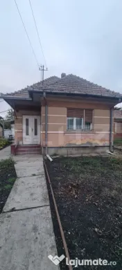 Casa 2 camere,curte si gradina