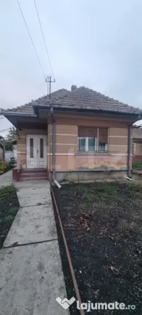 Casa 2 camere,curte si gradina 