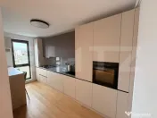 Apartament 2 camere, parcare, zona Eroilor