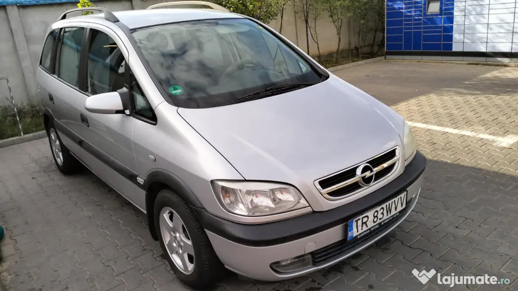 Vând Opel zafira