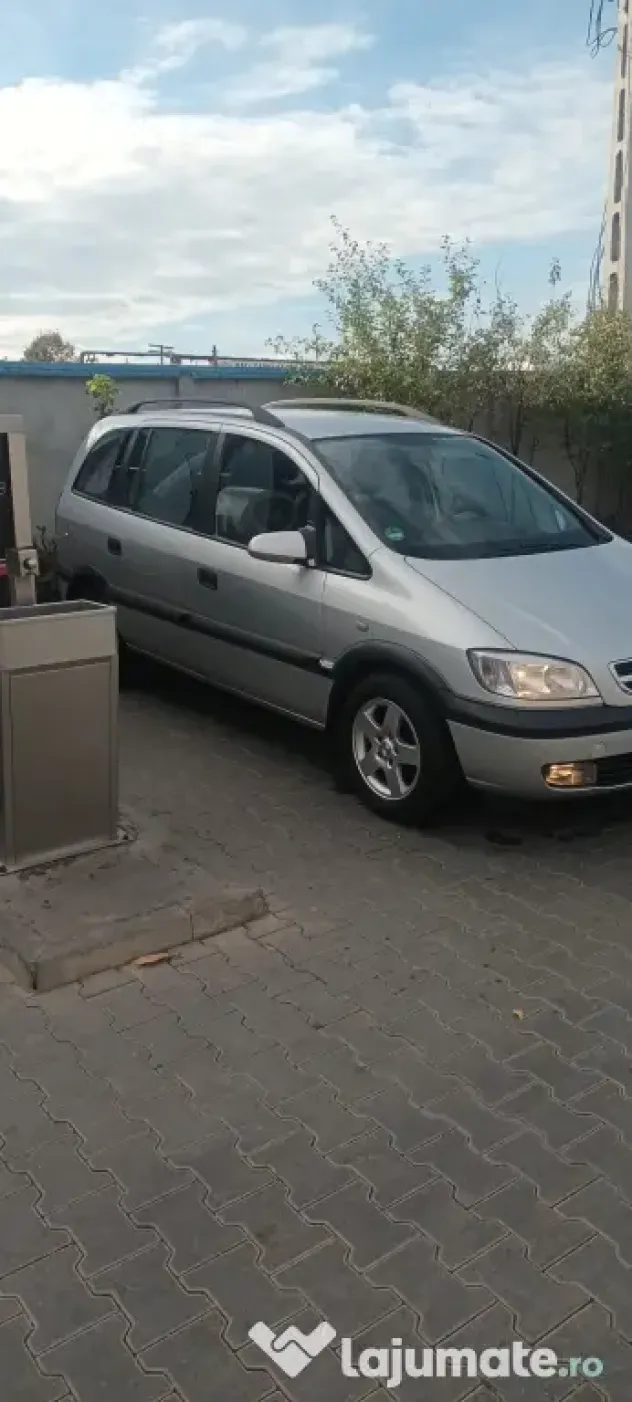 Vând Opel zafira