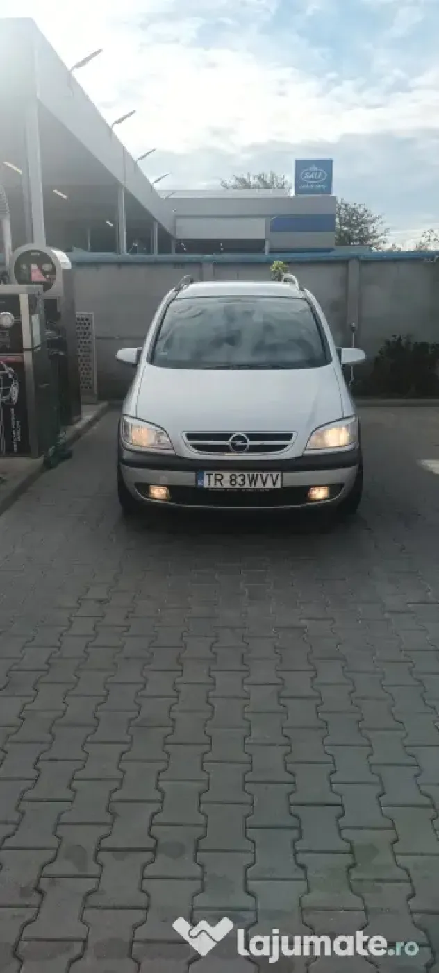 Vând Opel zafira