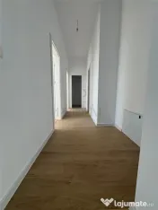 Jumatate de duplex pe parter, 3 dormitoare, curte uriasa de