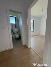 Jumatate de duplex pe parter, 3 dormitoare, curte uriasa de