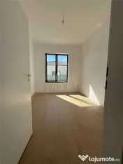 Jumatate de duplex pe parter, 3 dormitoare, curte uriasa de