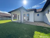 Jumatate de duplex pe parter, 3 dormitoare, curte uriasa de