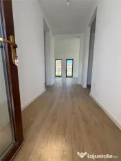 Jumatate de duplex pe parter, 3 dormitoare, curte uriasa de