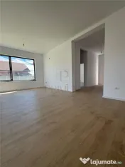 Jumatate de duplex pe parter, 3 dormitoare, curte uriasa de