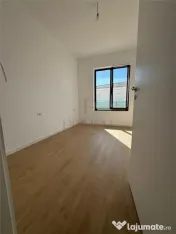 Jumatate de duplex pe parter, 3 dormitoare, curte uriasa de
