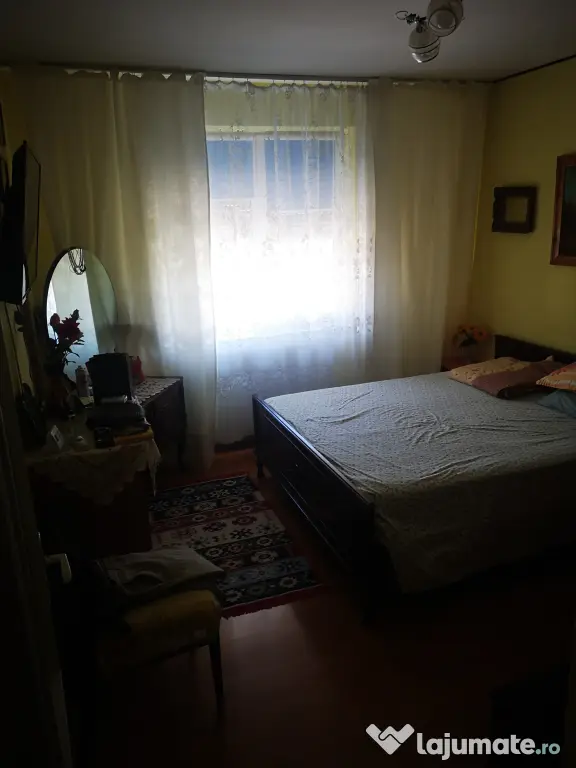Apartament 4 camere,etaj 4,Tulcea,Vest – mobilat,balcon cu vedere superbă