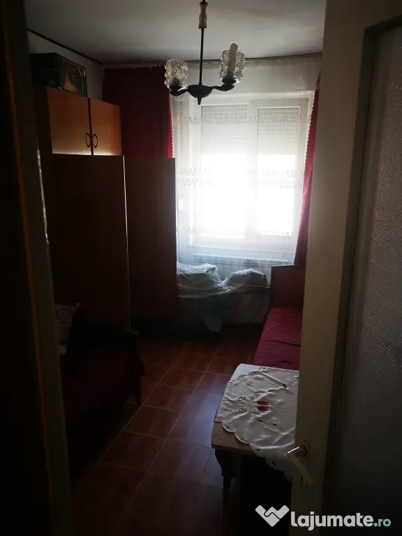 Apartament 4 camere,etaj 4,Tulcea,Vest – mobilat,balcon cu vedere superbă