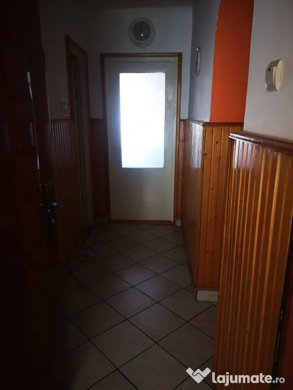 Apartament 4 camere,etaj 4,Tulcea,Vest – mobilat,balcon cu vedere superbă