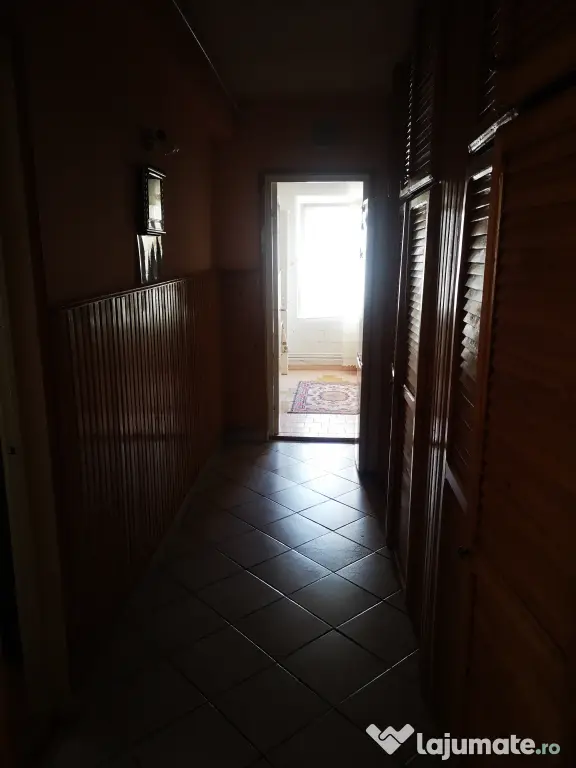 Apartament 4 camere,etaj 4,Tulcea,Vest – mobilat,balcon cu vedere superbă