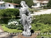 Statuetă domnița cu flori, din beton, model S50. 